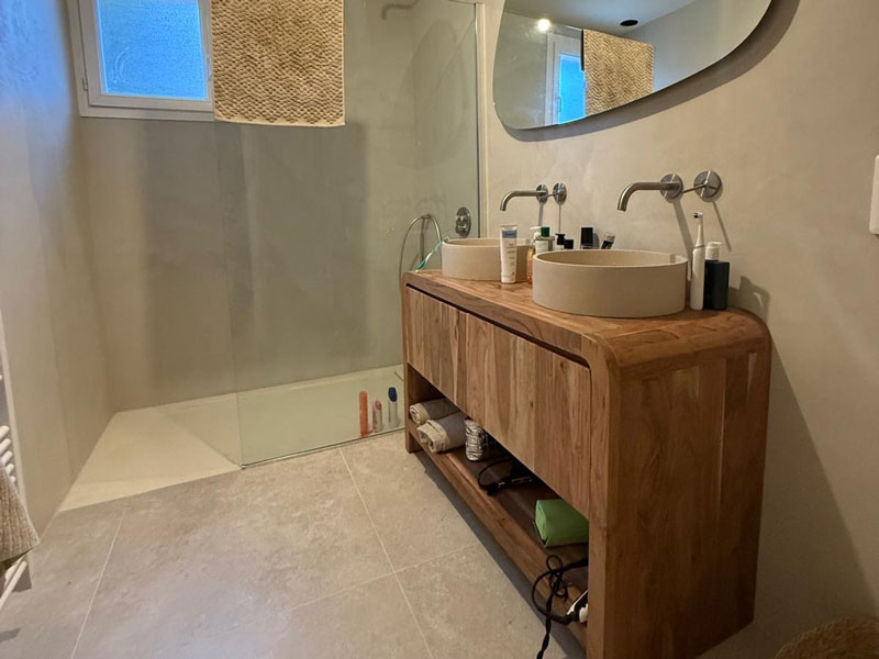 beton-cire-salle-de-bain-mur